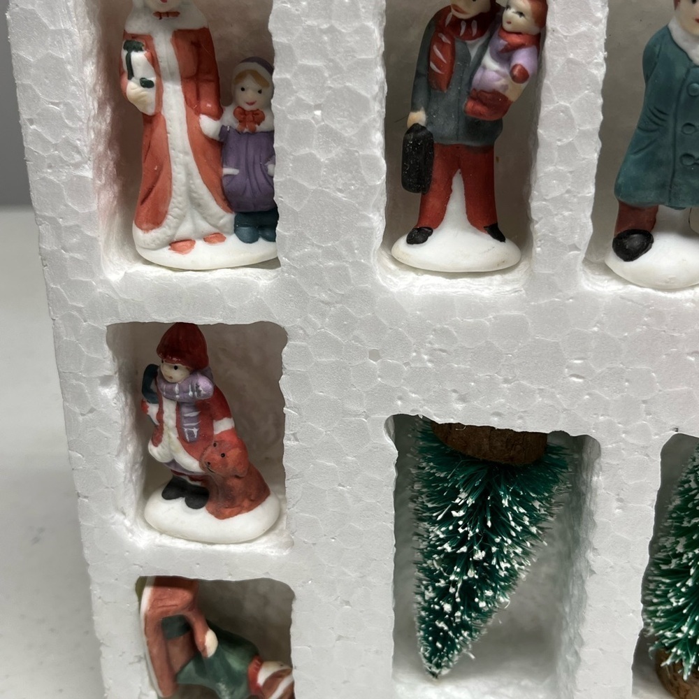 Santa’s Best Christmas Village Accessory Set 14 piece - Picture 3 of 9